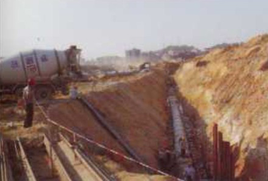 中海怡美山莊二期臨時道路結構層排水溝工程.jpg